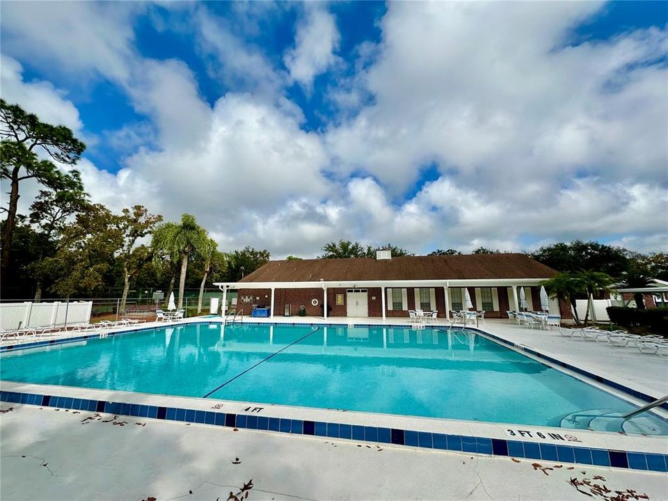 For Sale: $249,000 (2 beds, 1 baths, 1068 Square Feet)