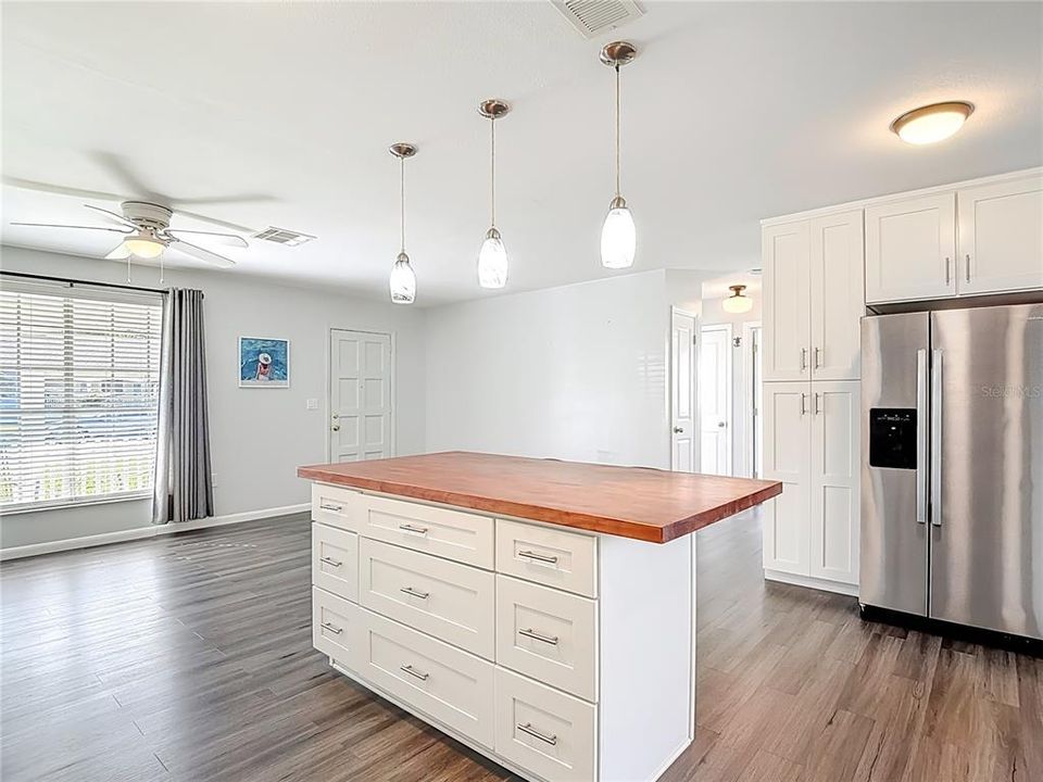 For Sale: $249,000 (2 beds, 1 baths, 1068 Square Feet)