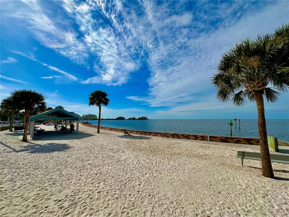 For Sale: $249,000 (2 beds, 1 baths, 1068 Square Feet)