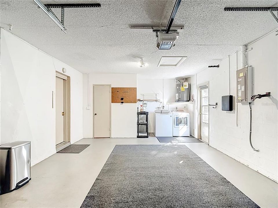 For Sale: $249,000 (2 beds, 1 baths, 1068 Square Feet)