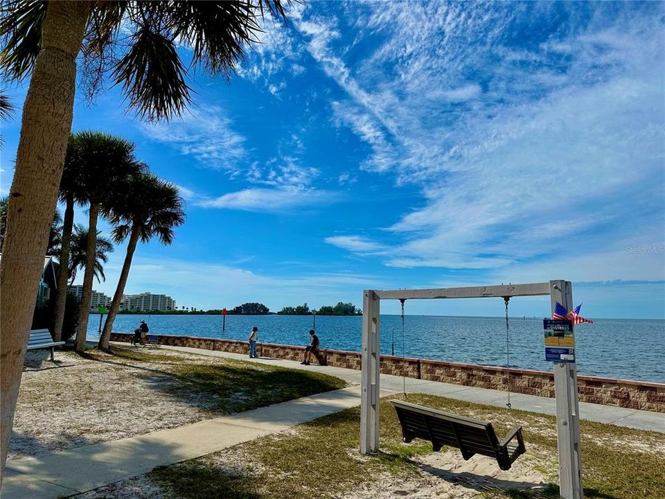 For Sale: $249,000 (2 beds, 1 baths, 1068 Square Feet)