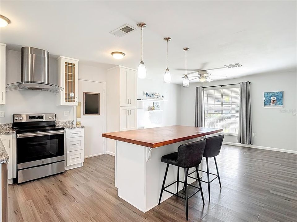 For Sale: $249,000 (2 beds, 1 baths, 1068 Square Feet)