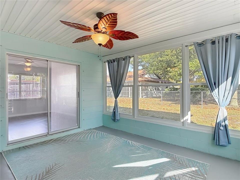 For Sale: $249,000 (2 beds, 1 baths, 1068 Square Feet)