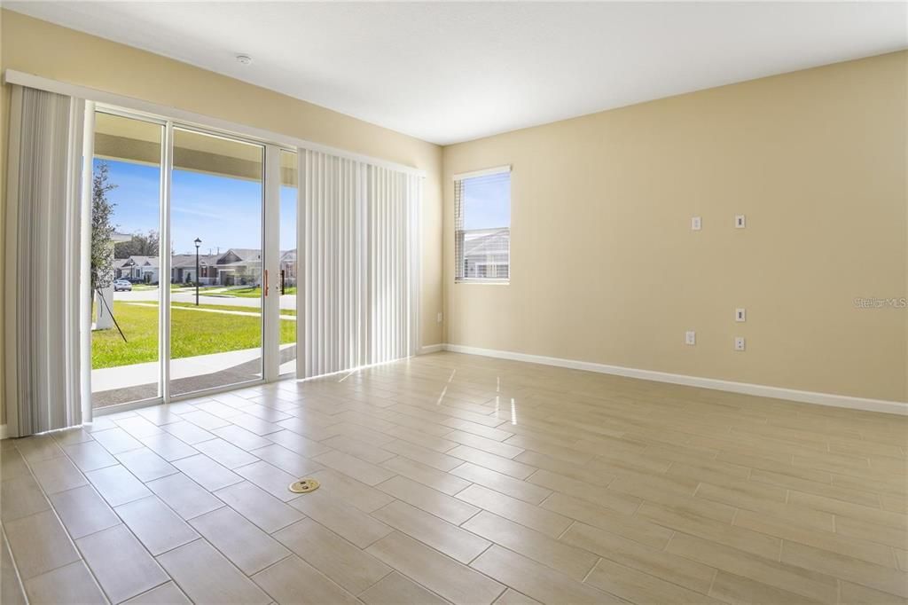 出租: $2,395 (4 贝兹, 3 浴室, 2070 平方英尺)