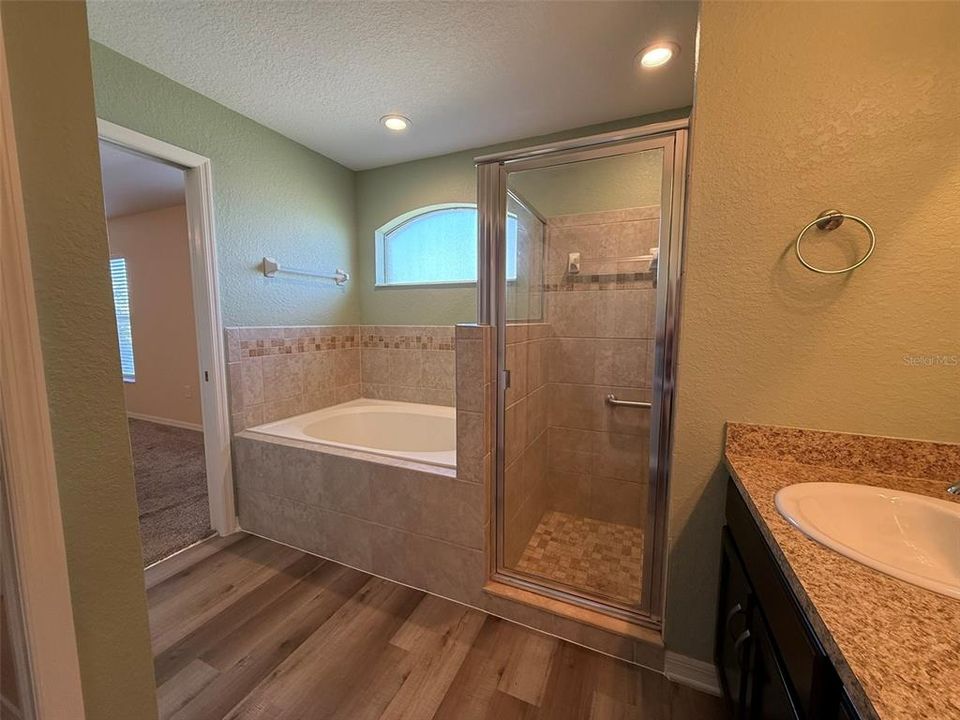 For Rent: $2,300 (4 beds, 2 baths, 1749 Square Feet)