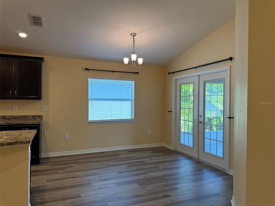 For Rent: $2,300 (4 beds, 2 baths, 1749 Square Feet)