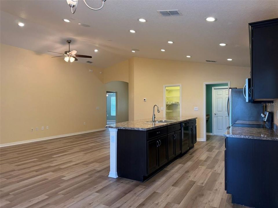 For Rent: $2,300 (4 beds, 2 baths, 1749 Square Feet)