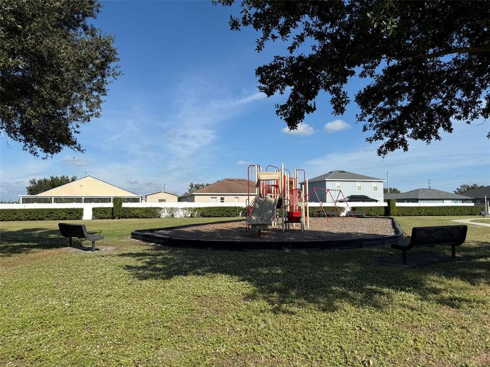 For Rent: $2,300 (4 beds, 2 baths, 1749 Square Feet)