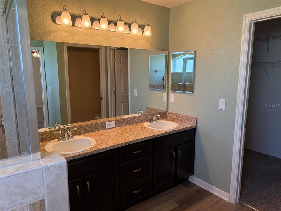 For Rent: $2,300 (4 beds, 2 baths, 1749 Square Feet)