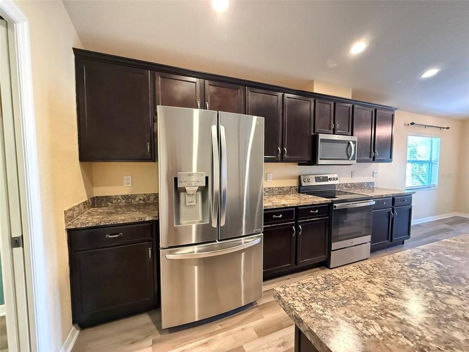 For Rent: $2,300 (4 beds, 2 baths, 1749 Square Feet)