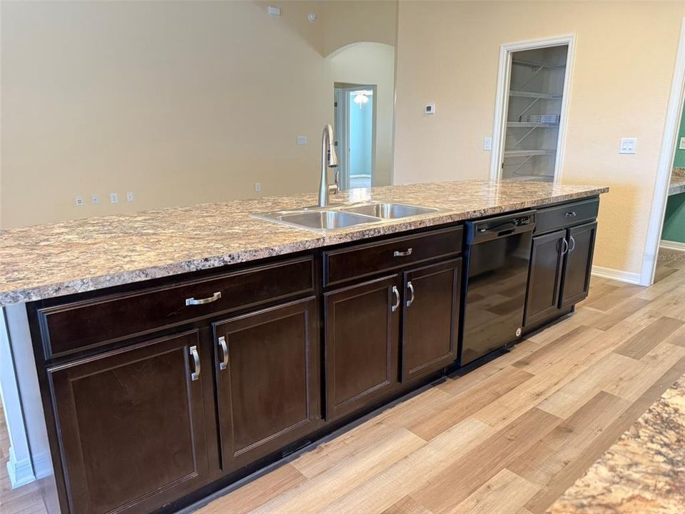 For Rent: $2,300 (4 beds, 2 baths, 1749 Square Feet)