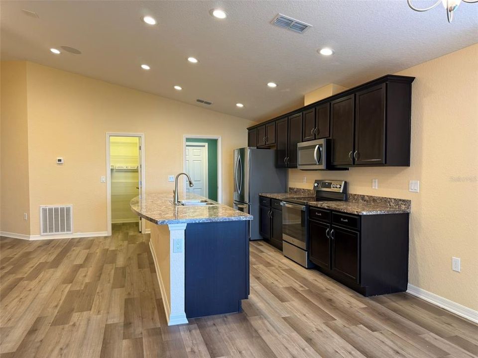 For Rent: $2,300 (4 beds, 2 baths, 1749 Square Feet)