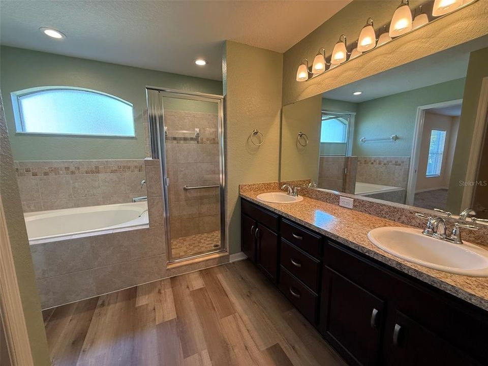 For Rent: $2,300 (4 beds, 2 baths, 1749 Square Feet)