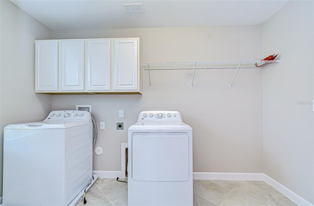 待售: $570,000 (5 贝兹, 3 浴室, 3291 平方英尺)