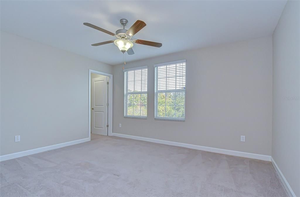 待售: $570,000 (5 贝兹, 3 浴室, 3291 平方英尺)