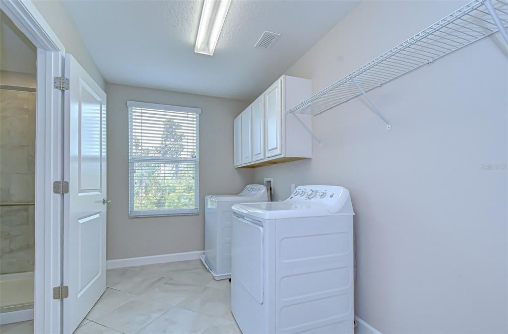 待售: $570,000 (5 贝兹, 3 浴室, 3291 平方英尺)