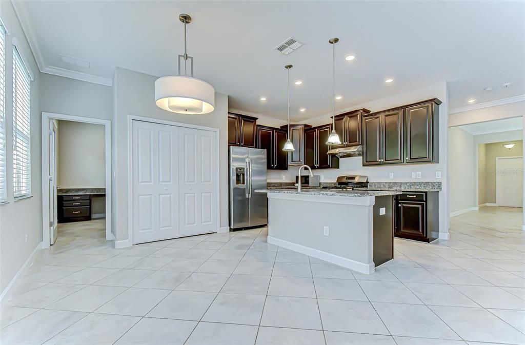 待售: $570,000 (5 贝兹, 3 浴室, 3291 平方英尺)