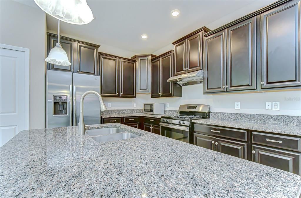 待售: $570,000 (5 贝兹, 3 浴室, 3291 平方英尺)