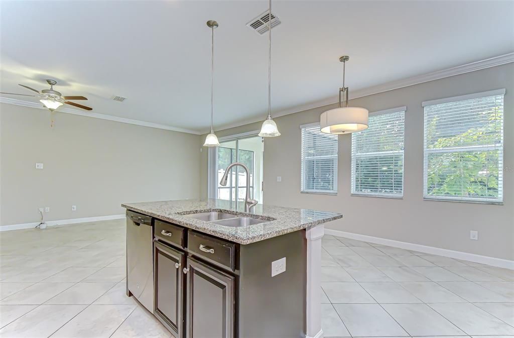 待售: $570,000 (5 贝兹, 3 浴室, 3291 平方英尺)