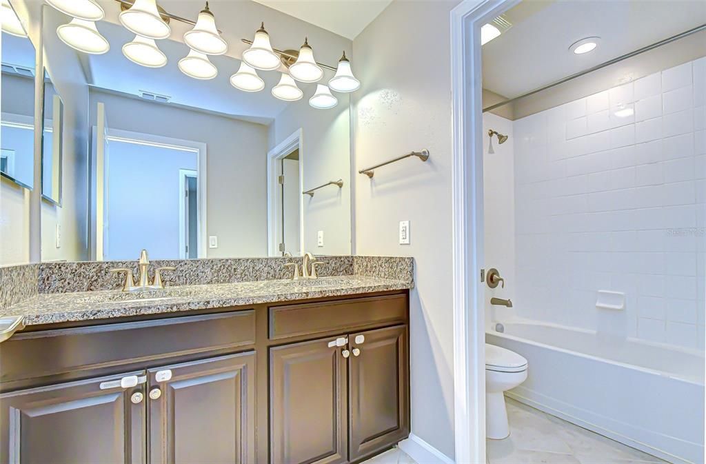 待售: $570,000 (5 贝兹, 3 浴室, 3291 平方英尺)