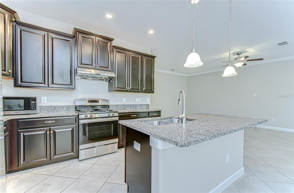 待售: $570,000 (5 贝兹, 3 浴室, 3291 平方英尺)