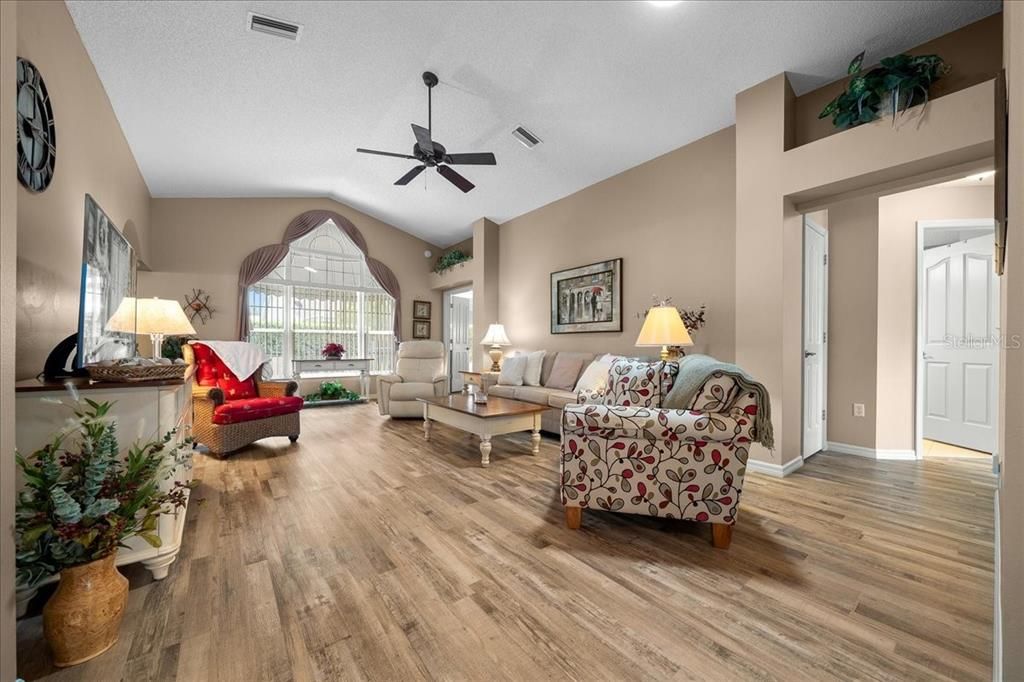 For Sale: $415,000 (3 beds, 2 baths, 1744 Square Feet)