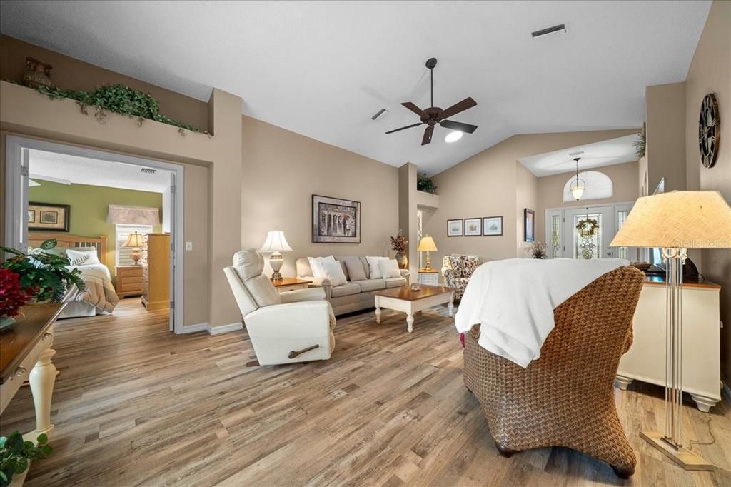 For Sale: $415,000 (3 beds, 2 baths, 1744 Square Feet)