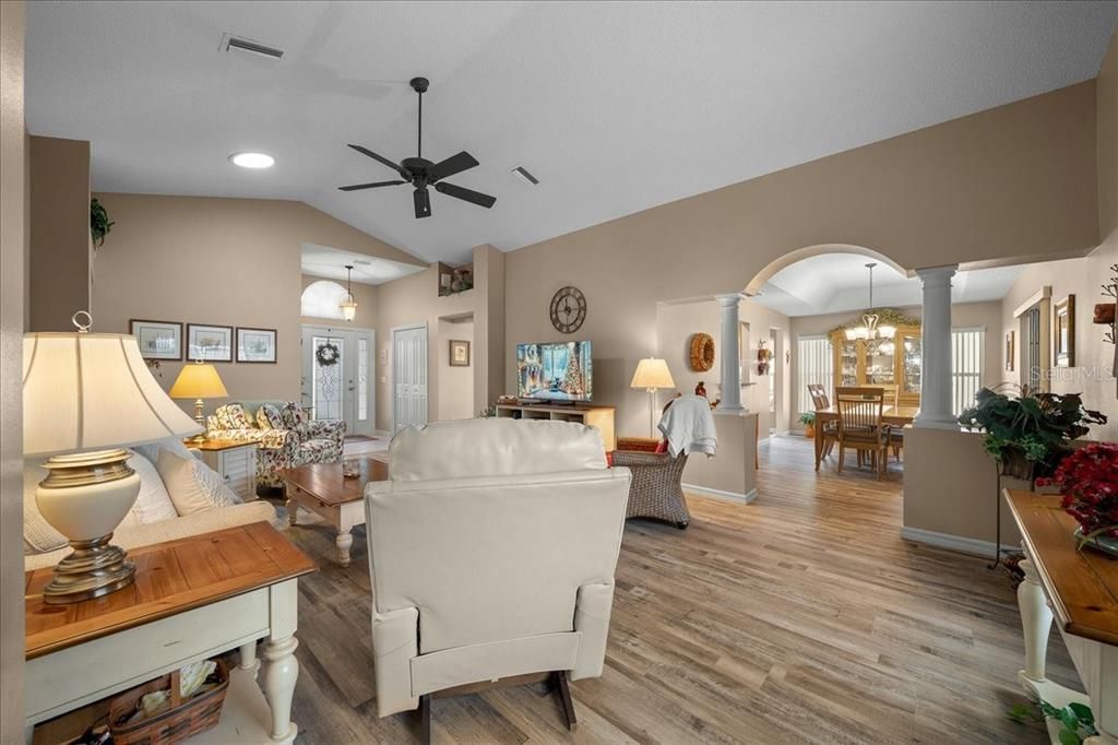 For Sale: $415,000 (3 beds, 2 baths, 1744 Square Feet)