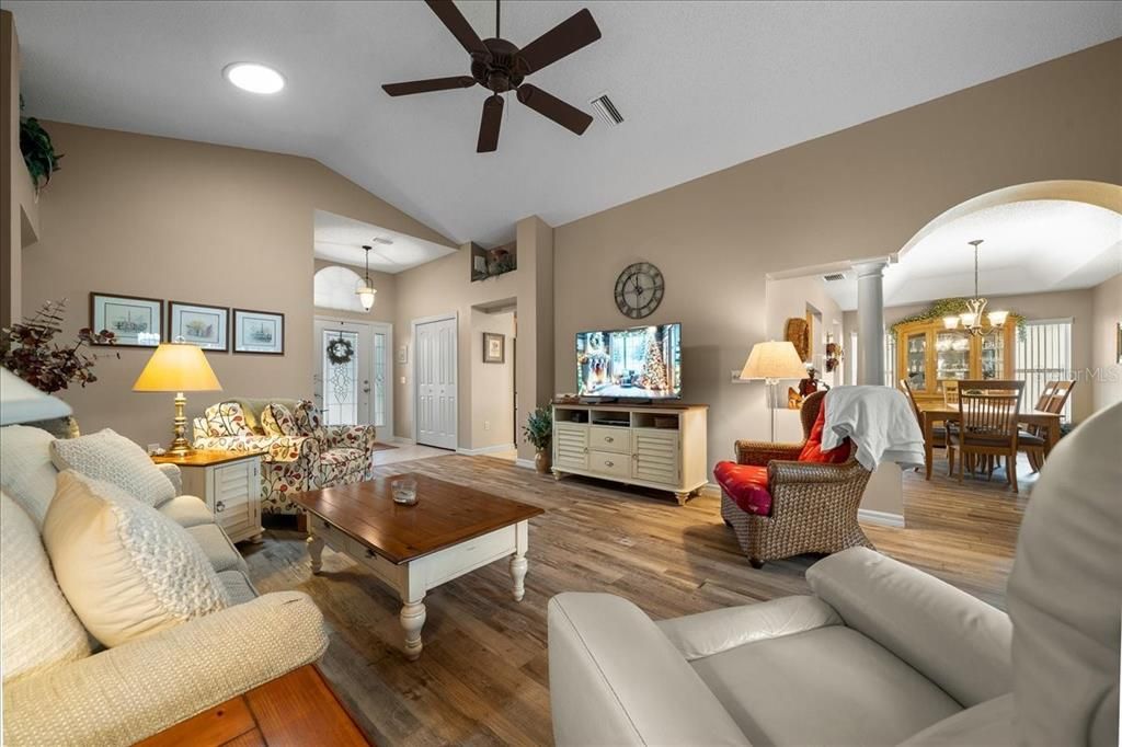 For Sale: $415,000 (3 beds, 2 baths, 1744 Square Feet)