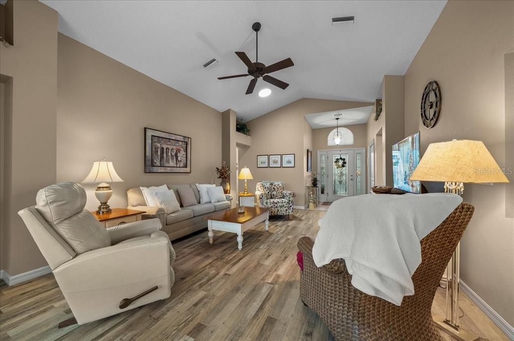 For Sale: $415,000 (3 beds, 2 baths, 1744 Square Feet)