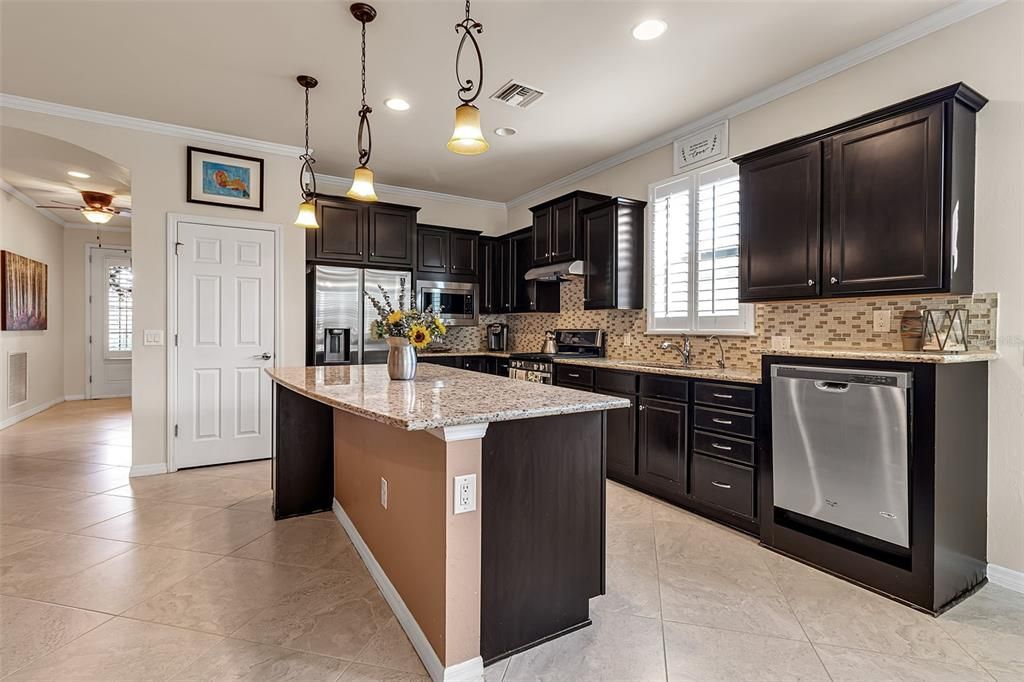 Под контрактом: $535,000 (2 спален, 2 ванн, 1790 Квадратных фут)