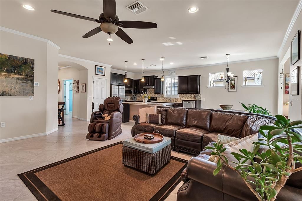 Под контрактом: $535,000 (2 спален, 2 ванн, 1790 Квадратных фут)