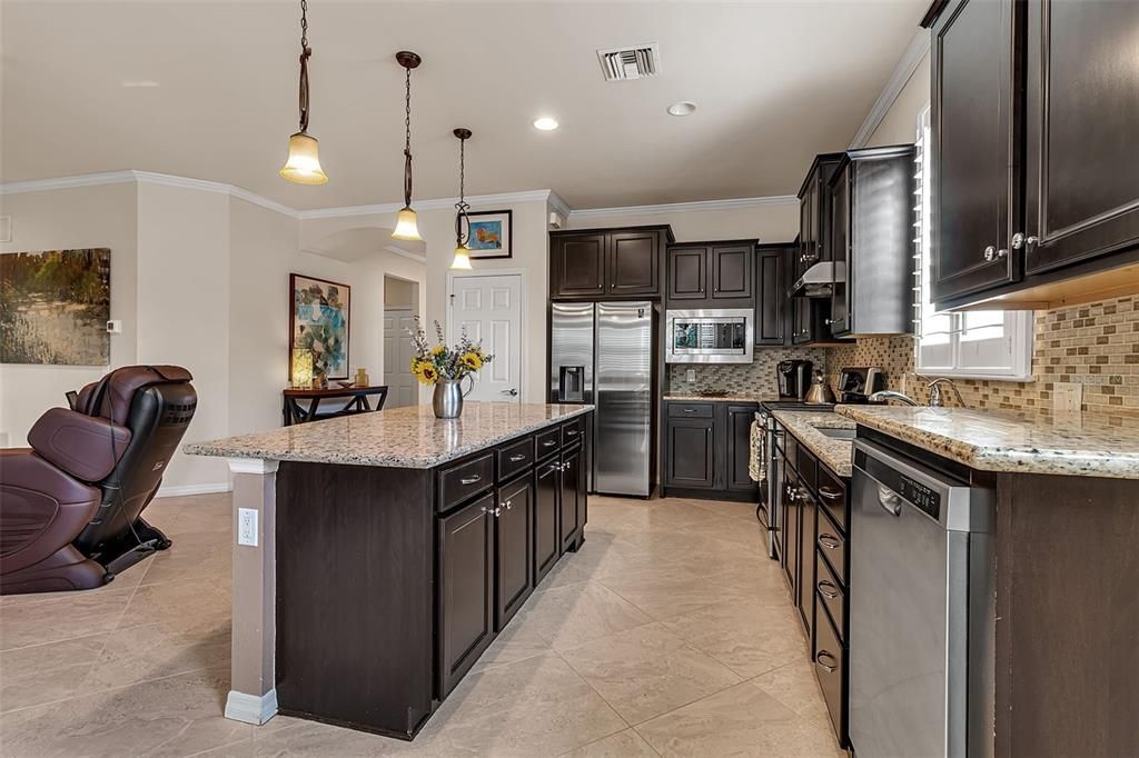 Под контрактом: $535,000 (2 спален, 2 ванн, 1790 Квадратных фут)