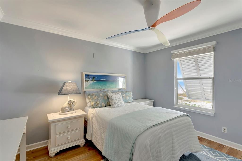 待售: $989,000 (2 贝兹, 2 浴室, 975 平方英尺)