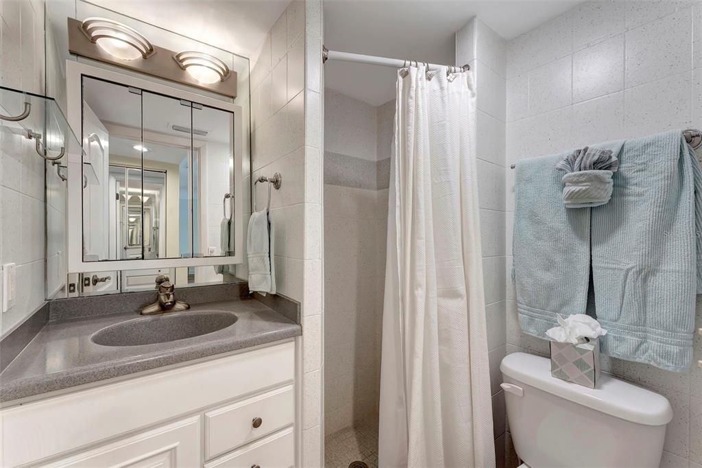 待售: $989,000 (2 贝兹, 2 浴室, 975 平方英尺)