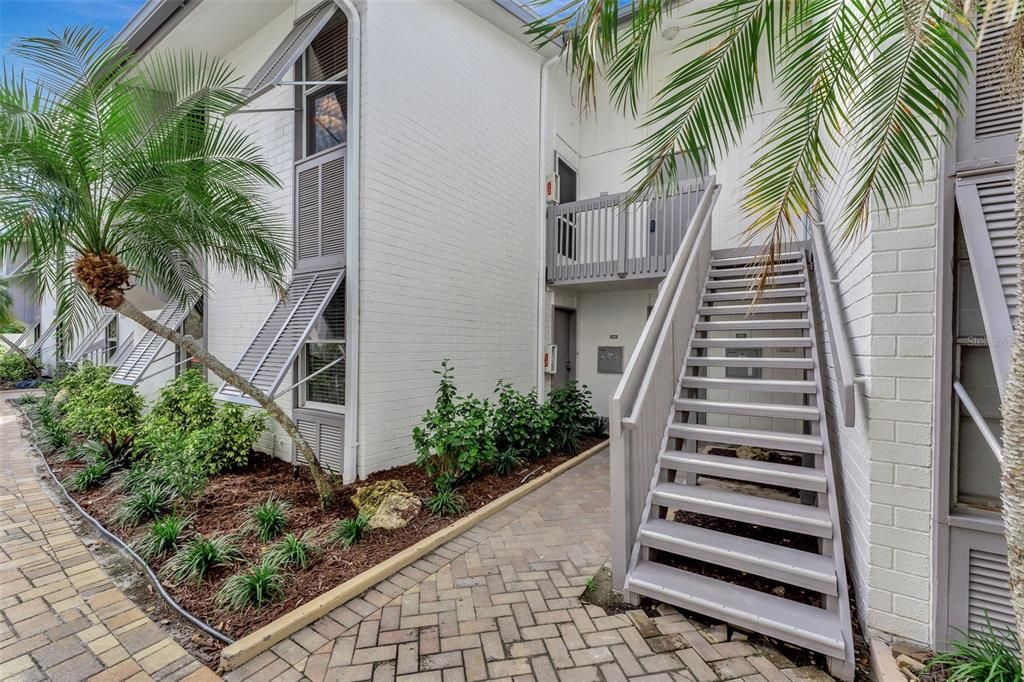 待售: $989,000 (2 贝兹, 2 浴室, 975 平方英尺)