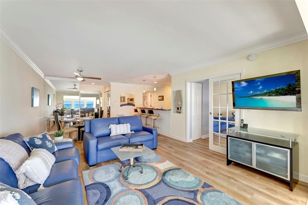 待售: $989,000 (2 贝兹, 2 浴室, 975 平方英尺)