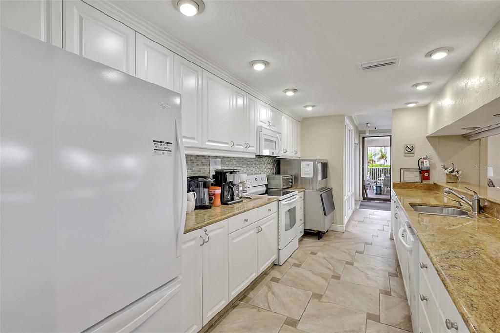 待售: $989,000 (2 贝兹, 2 浴室, 975 平方英尺)