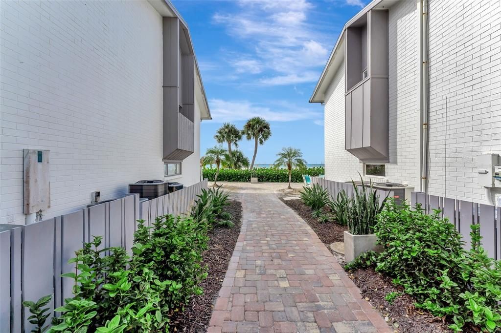 待售: $989,000 (2 贝兹, 2 浴室, 975 平方英尺)