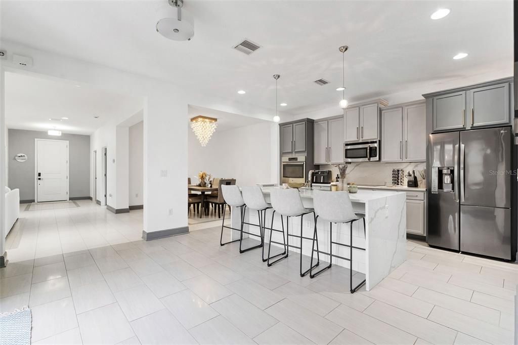 出租: $3,500 (3 贝兹, 2 浴室, 2053 平方英尺)