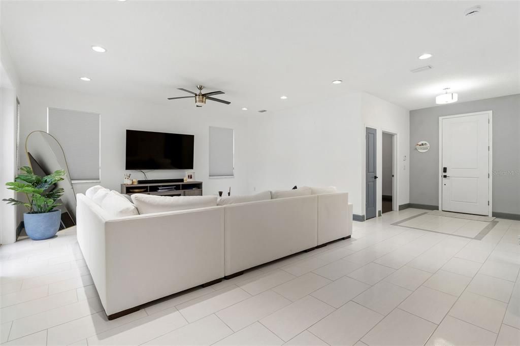 出租: $3,500 (3 贝兹, 2 浴室, 2053 平方英尺)