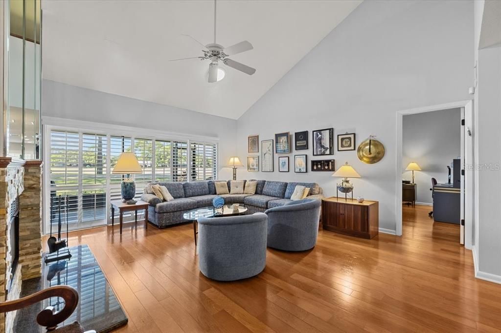 На продажу: $539,900 (3 спален, 3 ванн, 1823 Квадратных фут)