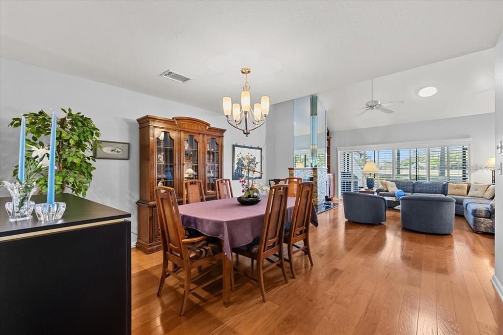 На продажу: $539,900 (3 спален, 3 ванн, 1823 Квадратных фут)