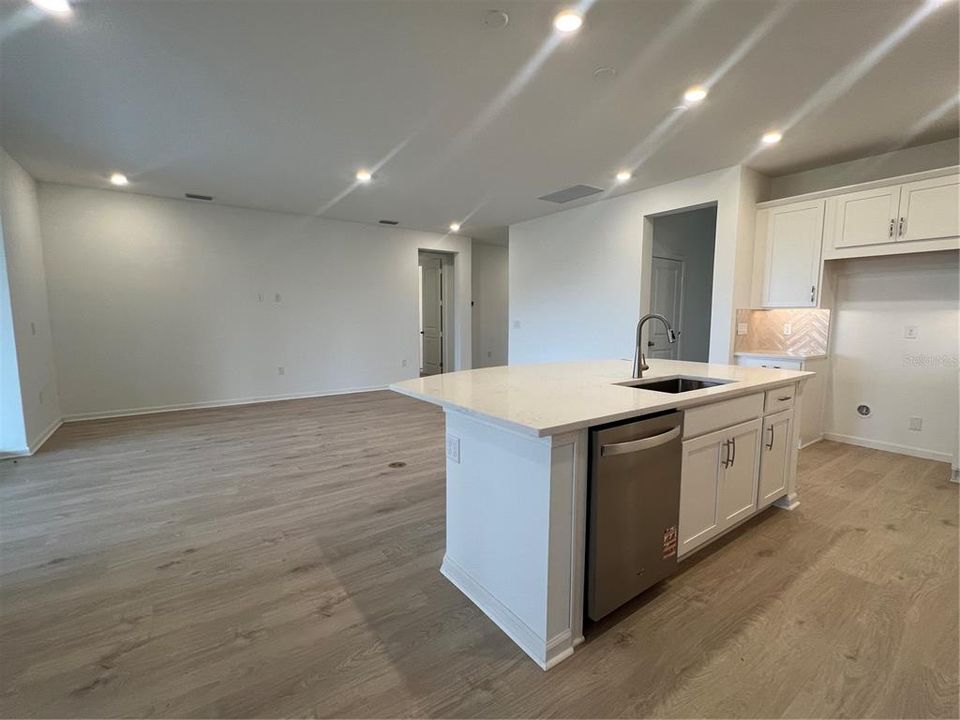 For Sale: $779,990 (6 beds, 4 baths, 3550 Square Feet)