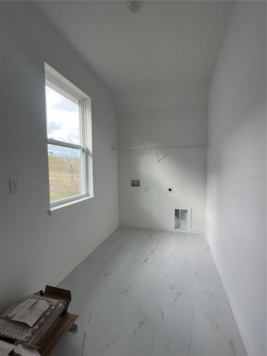 For Sale: $779,990 (6 beds, 4 baths, 3550 Square Feet)