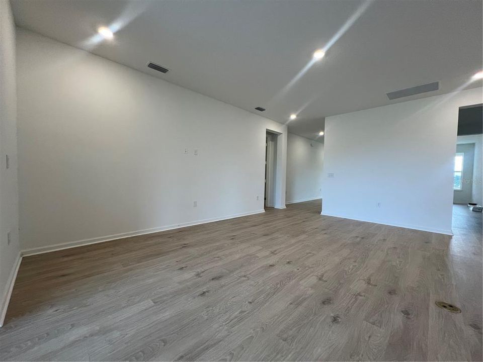 For Sale: $779,990 (6 beds, 4 baths, 3550 Square Feet)