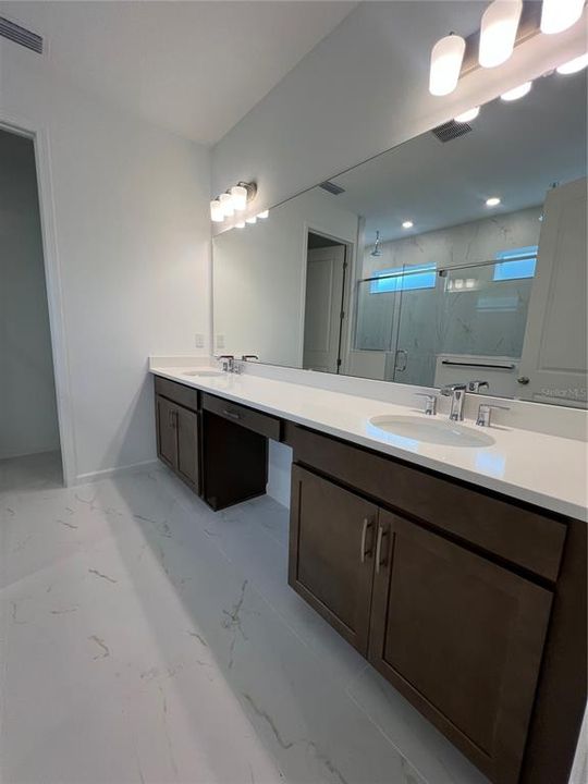 For Sale: $779,990 (6 beds, 4 baths, 3550 Square Feet)