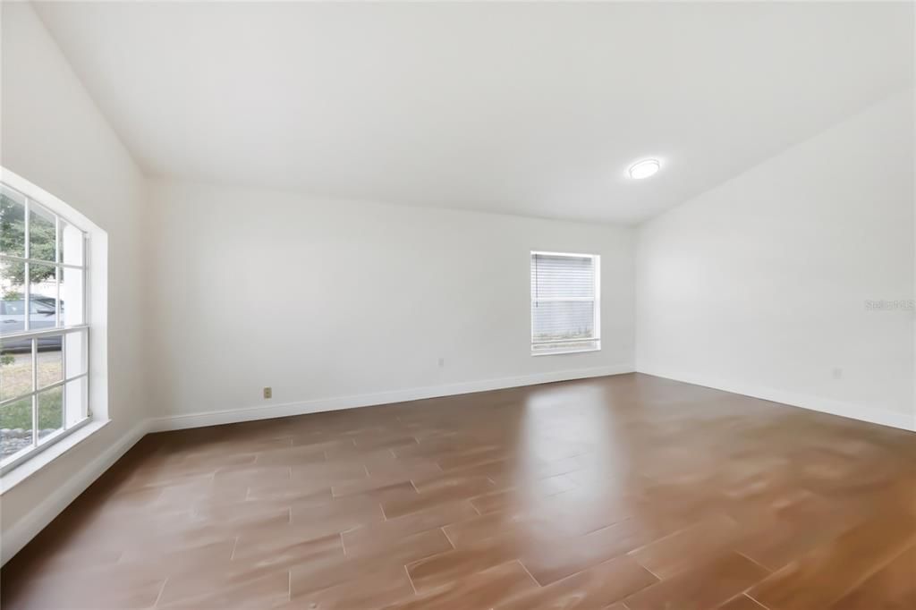 For Sale: $345,000 (4 beds, 2 baths, 1895 Square Feet)