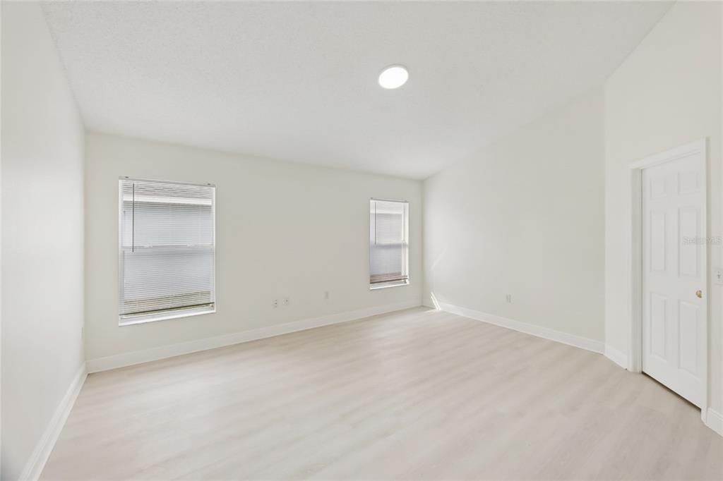 For Sale: $345,000 (4 beds, 2 baths, 1895 Square Feet)