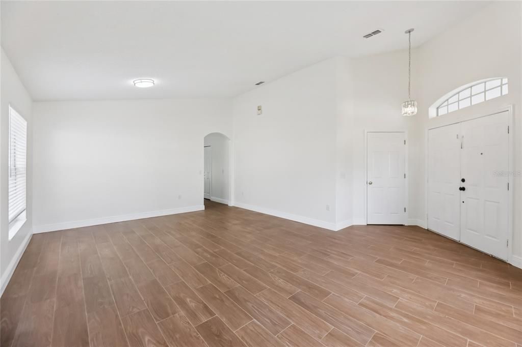 For Sale: $345,000 (4 beds, 2 baths, 1895 Square Feet)